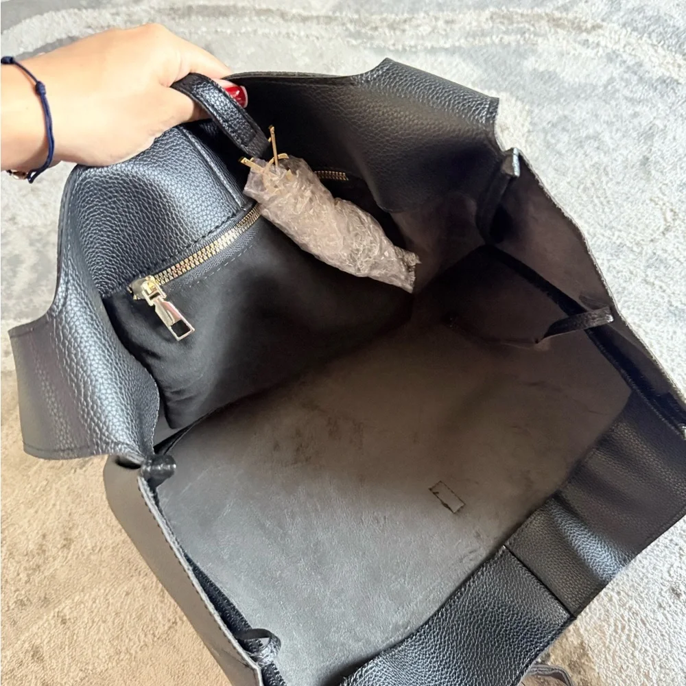 Black Women's Leather Tote Bag - Stylish Everyday Shoulder Bag - Picture 5 of 5